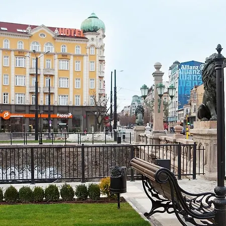лион