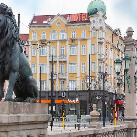 Lion Hotel